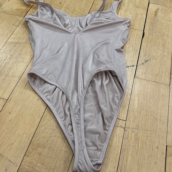 Lisanza Bodysuit Sz 3 - Picture 10 of 15